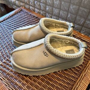 UGG Tazz Platforms in Mustard Seed